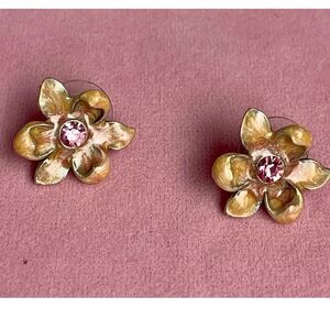 Dainty Enameled LIGHT Peach Flower Earrings, Vintage, Unmarked